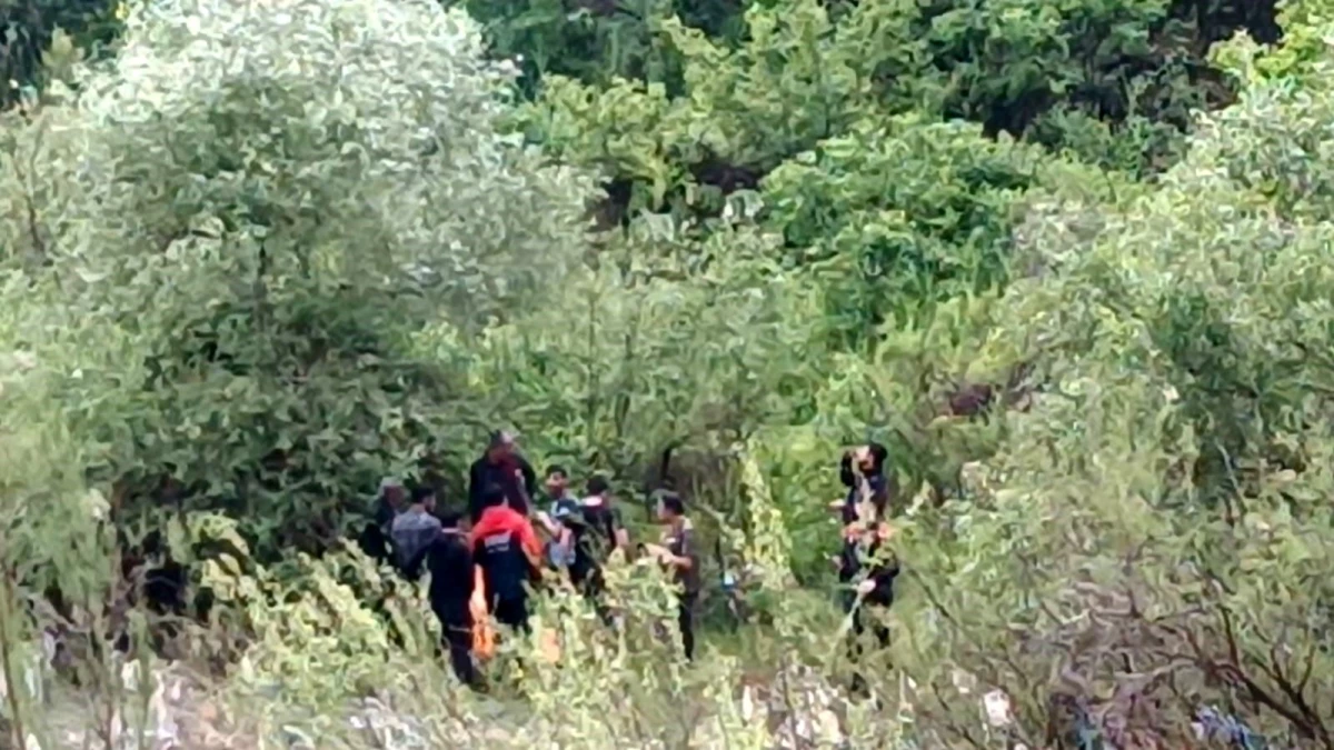 Hakkari'de Pancar Toplarken Yaralanan Kadın İçin Kurtarma Çalışmaları