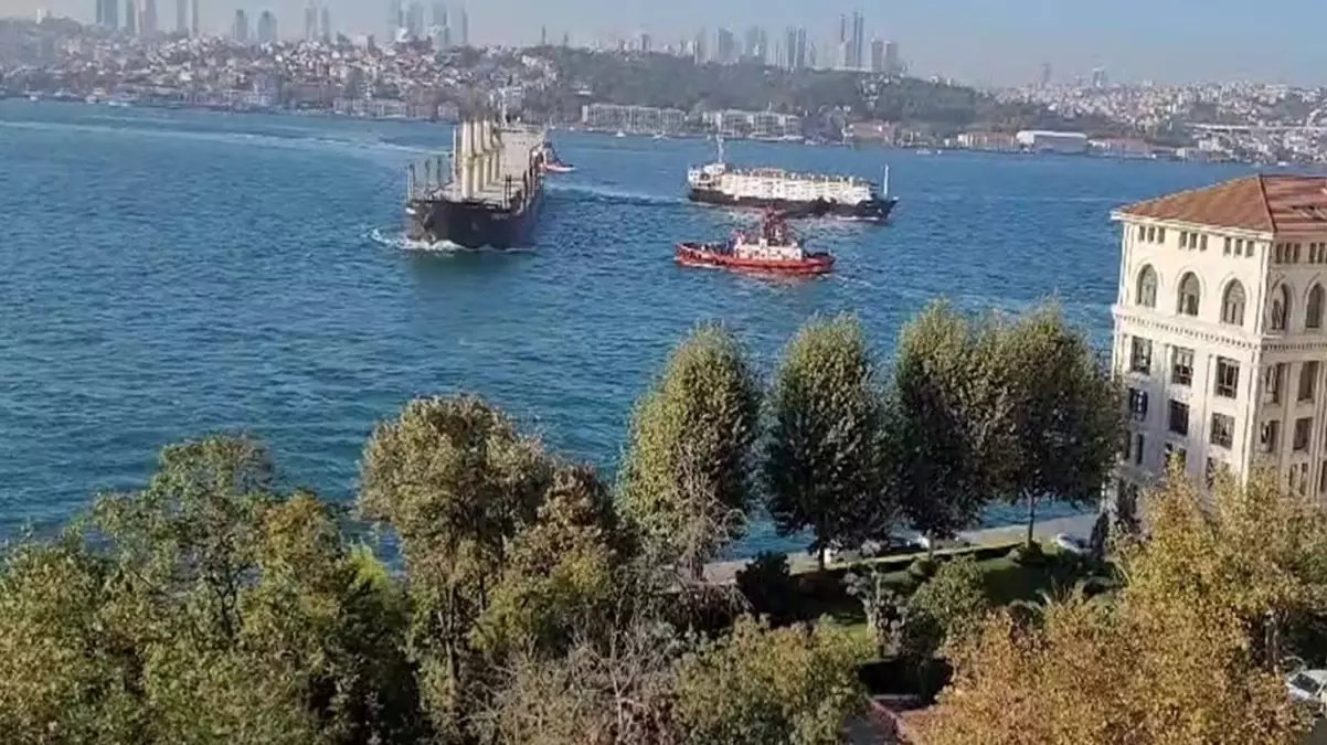 İstanbul Boğazı'nda 2 yük gemisi çarpıştı