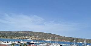 Alaçatı, İzmir ilinin Çeşme ilçesine bağlı bir mahalledir