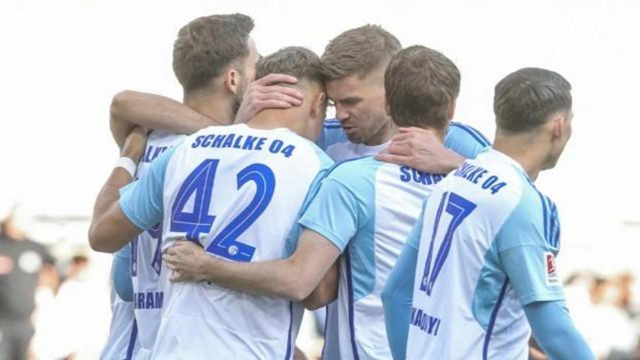 Kenan Karaman gol attı! Schalke lige tutundu