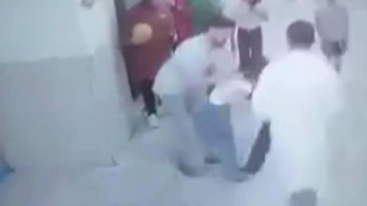 Öğrencisini ‘Heimlich’ manevrasıyla hayata döndürdü!