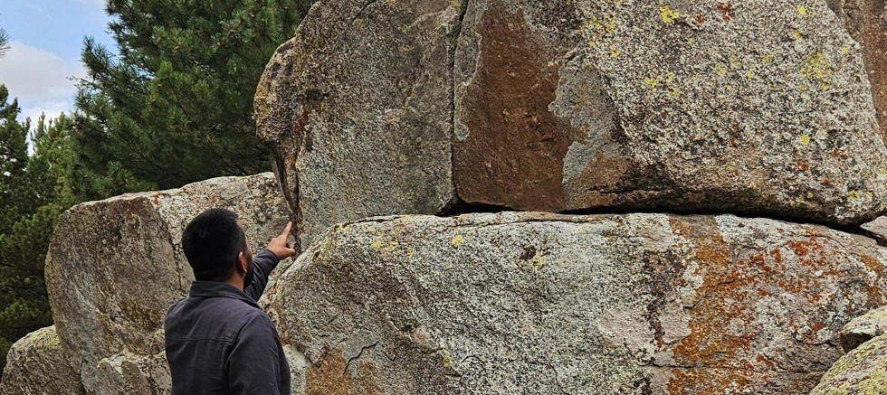 Hacı Ahmet Ünlü, Anadolu’daki 7.000 Yıllık Güvercinkayası’nı İnceledi