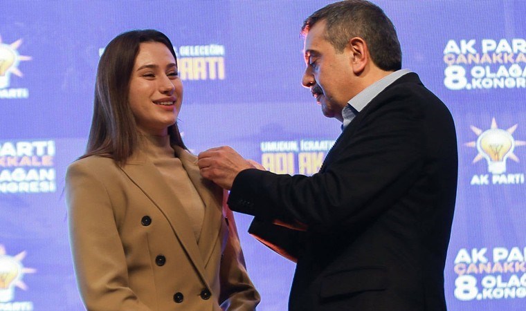 AKP’li isimle fotoğraf paylaşmıştı: Türkiye’nin en genç belediye başkanı AKP’ye geçti