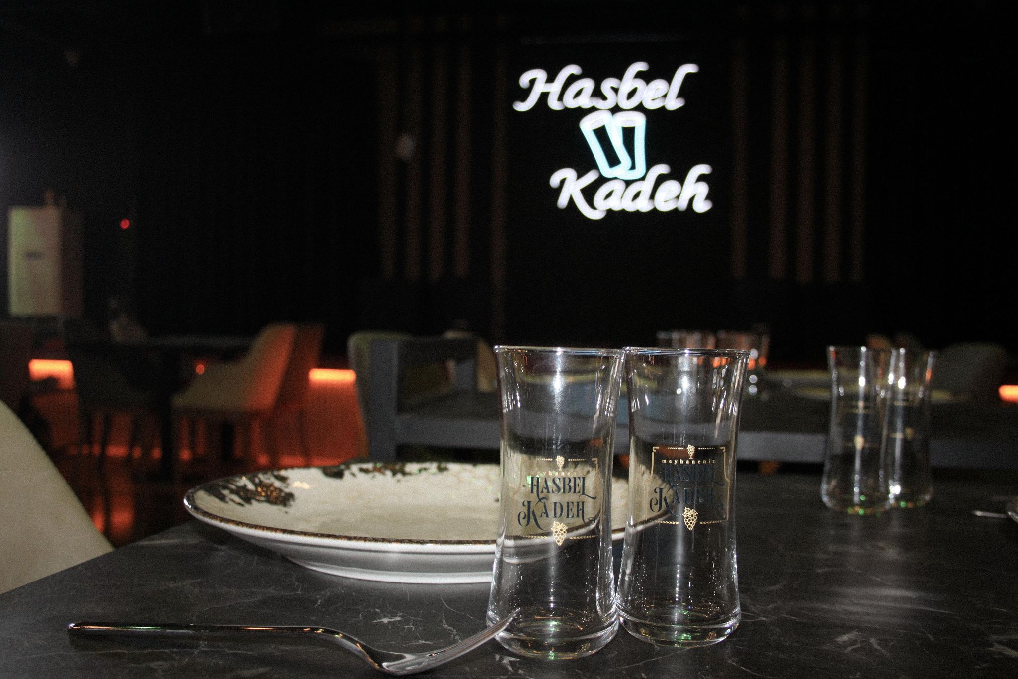 Hasbel Kadeh: Ankara’nın Yeni Nesil Mekanı – Meyhane & Pub Keyfi