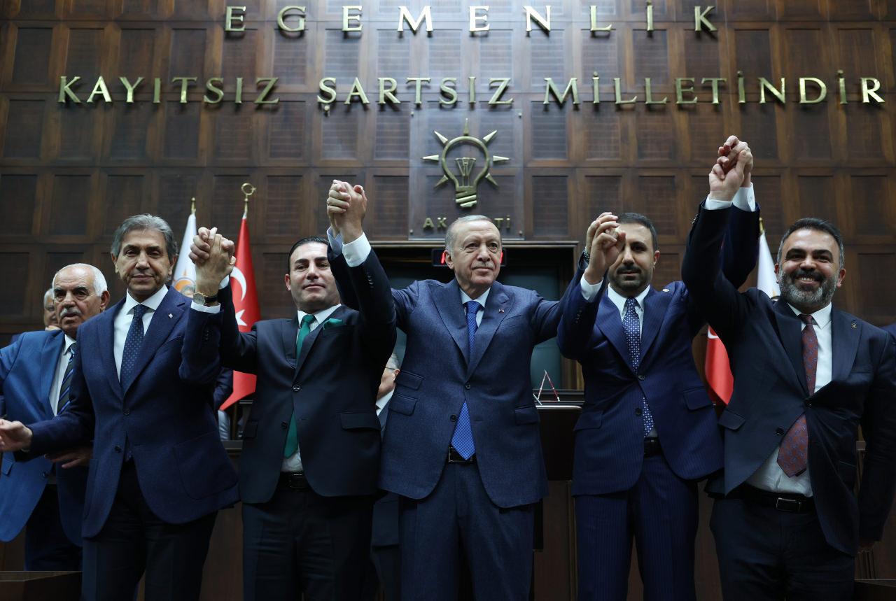 Konya Milletvekili ve 4 belediye başkanı partisinden istifa etti, AK Parti'ye katıldı