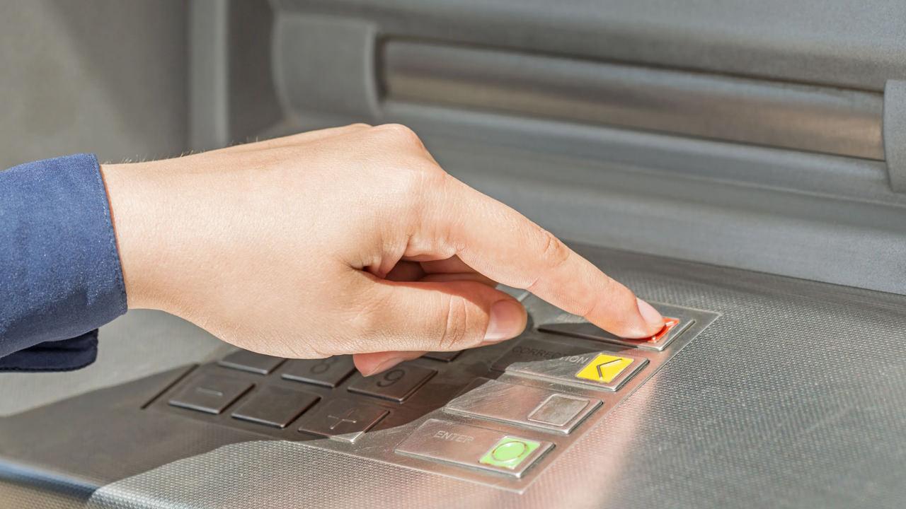 ATM'ye kartı yerleştirmeden önce o tuşa basın! 1 saniyede güvence altına alın