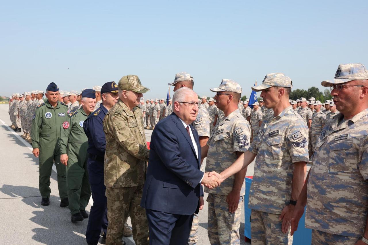 Cumhurbaşkanı Erdoğan, askerlerle bayramlaştı