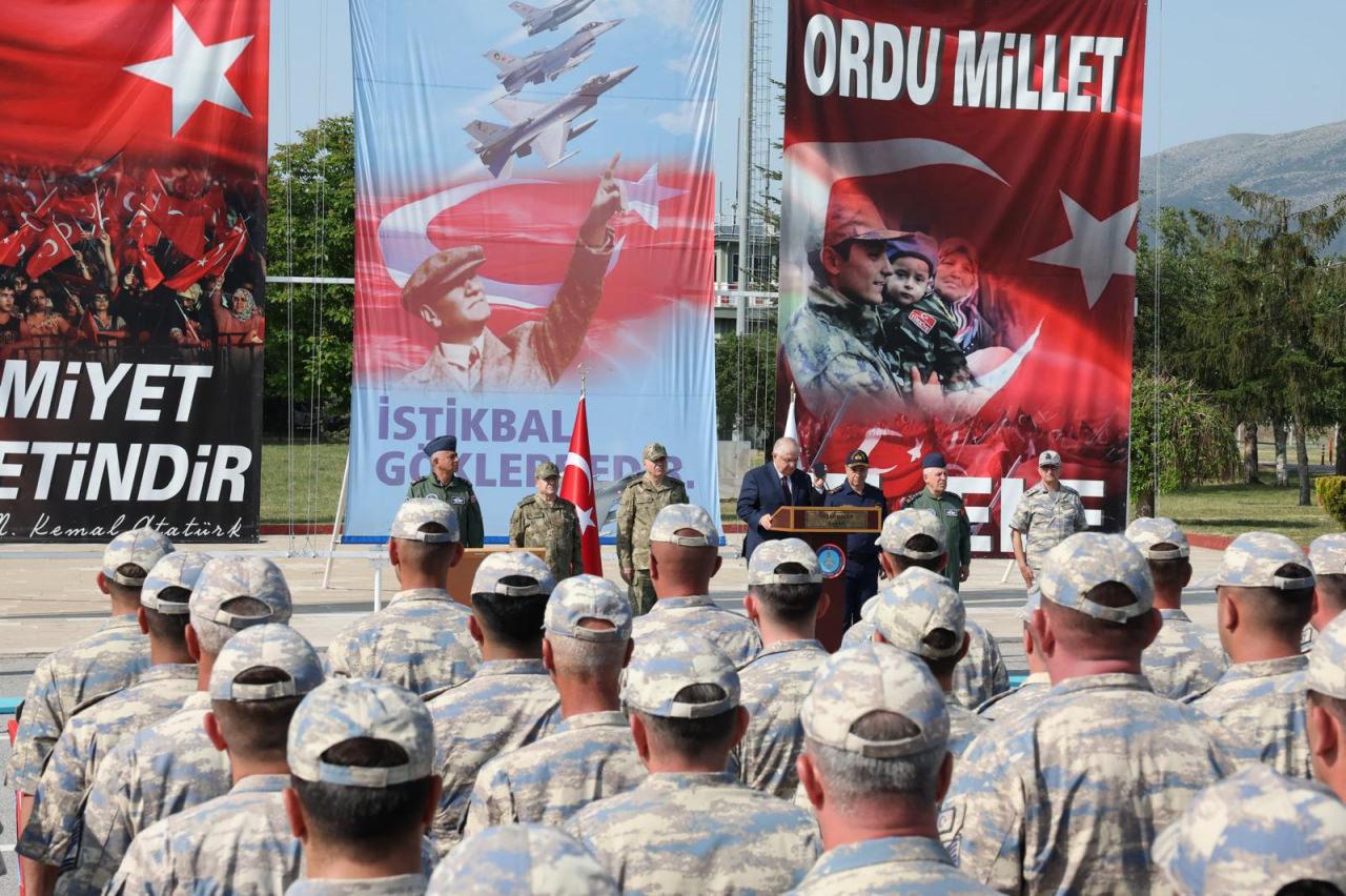 Cumhurbaşkanı Erdoğan, askerlerle bayramlaştı