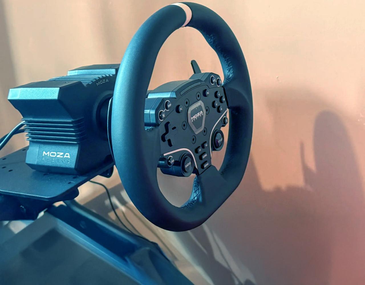 Moza Racing R5 Direct Drive yarış direksiyonu incelemesi