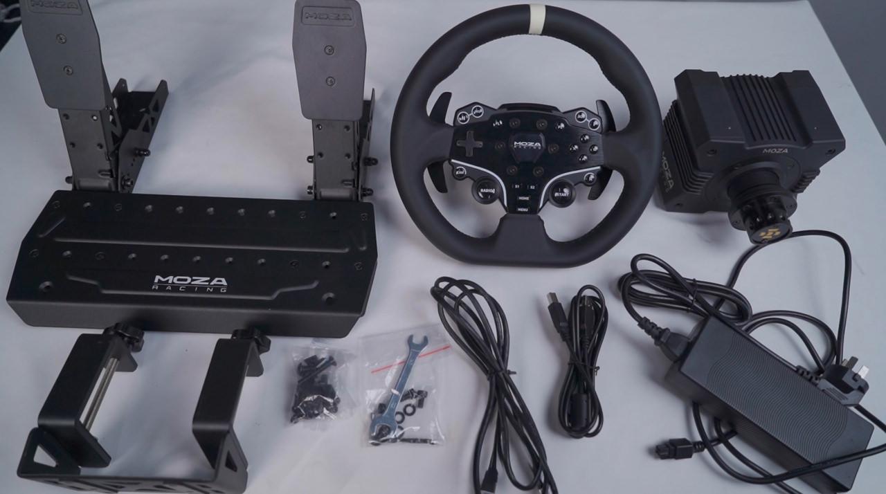 Moza Racing R5 Direct Drive yarış direksiyonu incelemesi