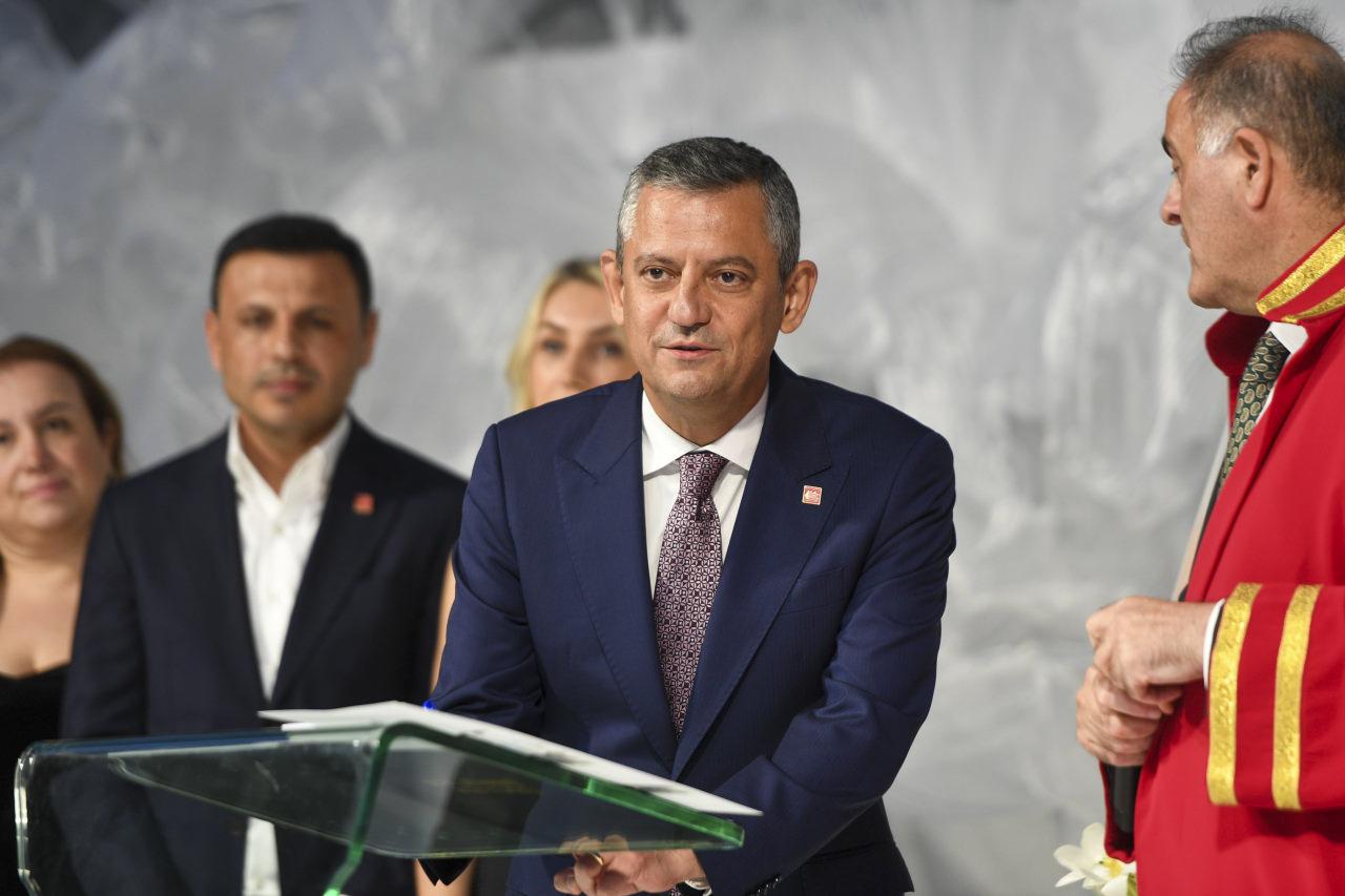 CHP Genel Başkanı Özel, Gökan Zeybek'in oğlunun düğününe katıldı