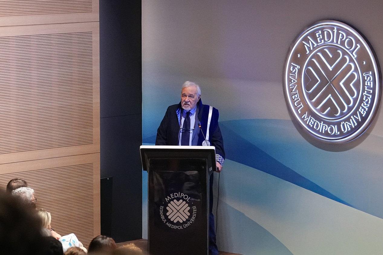 Prof. Dr. İlber Ortaylı'dan Medipol'de tarih dersi: Fatih Rönesans'ın en parlak hükümdarı