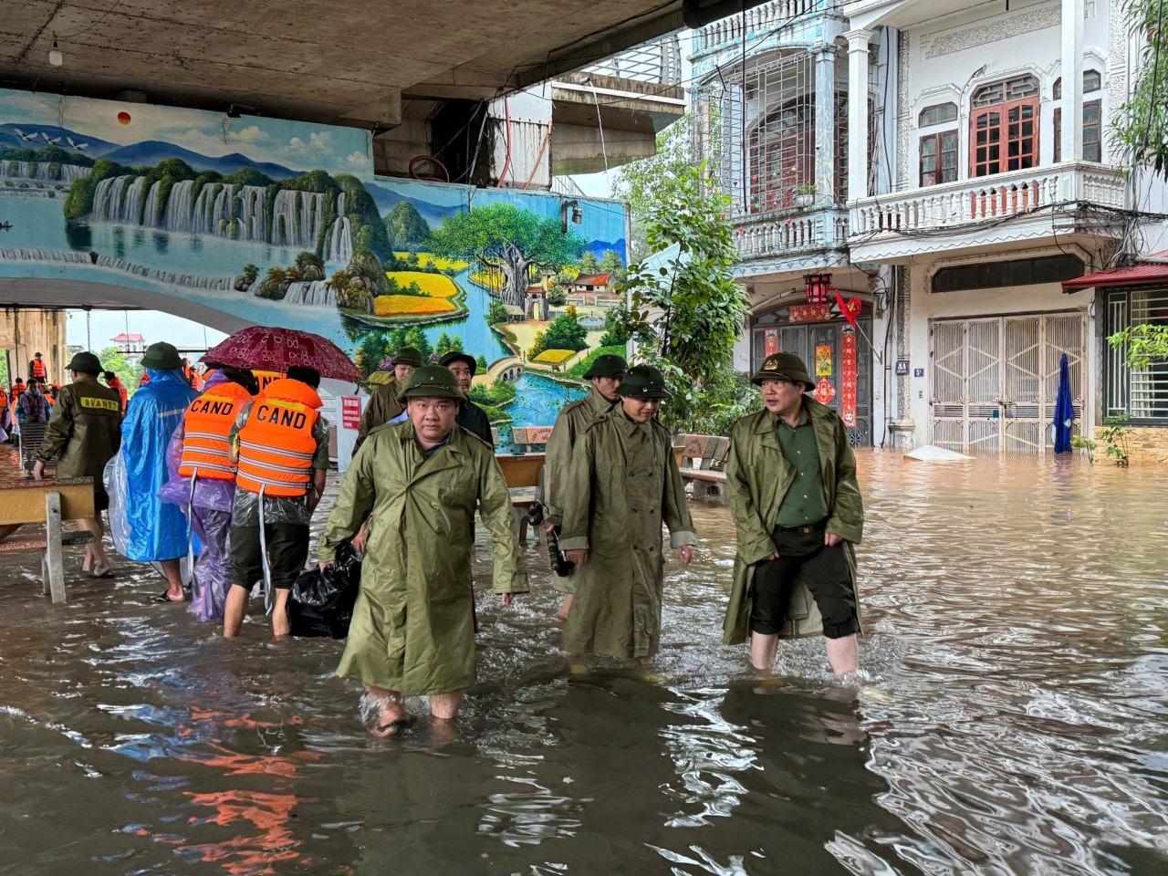 Matmo Tayfunu hayatı felç etti... Vietnam’da kırmızı alarm! Ölü ve yaralılar var