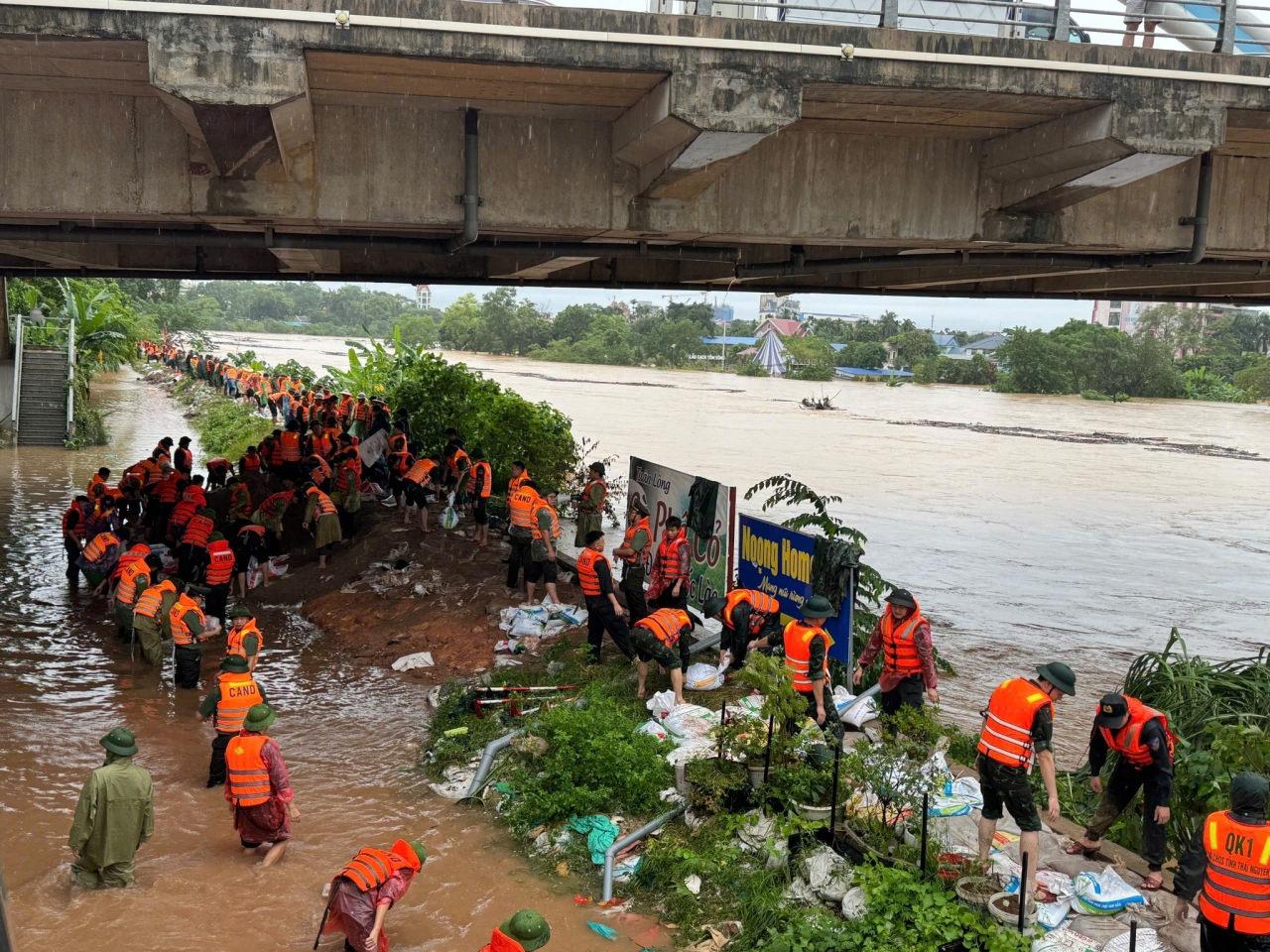 Matmo Tayfunu hayatı felç etti... Vietnam’da kırmızı alarm! Ölü ve yaralılar var