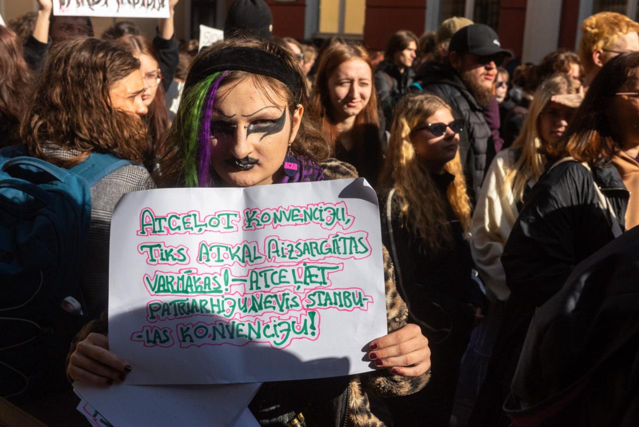 İstanbul Sözleşmesi 1.8 milyonluk Avrupa ülkesini karıştırdı! Başkan'a baskı, sokağa çağrı