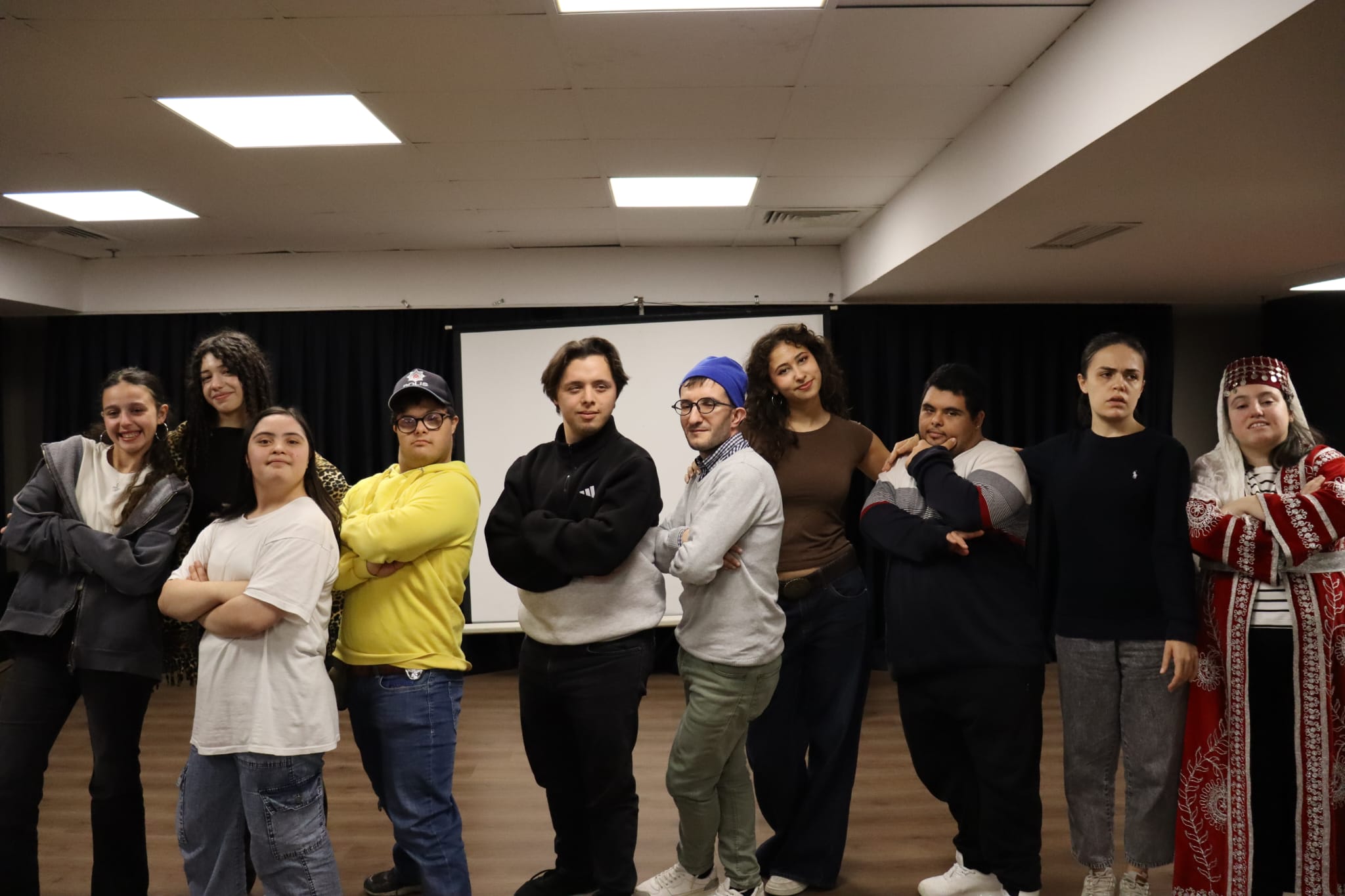 Sen Yoktun Sessiz Çığlık” Tiyatro Oyunu Toplumsal Yaralara Perde Açtı