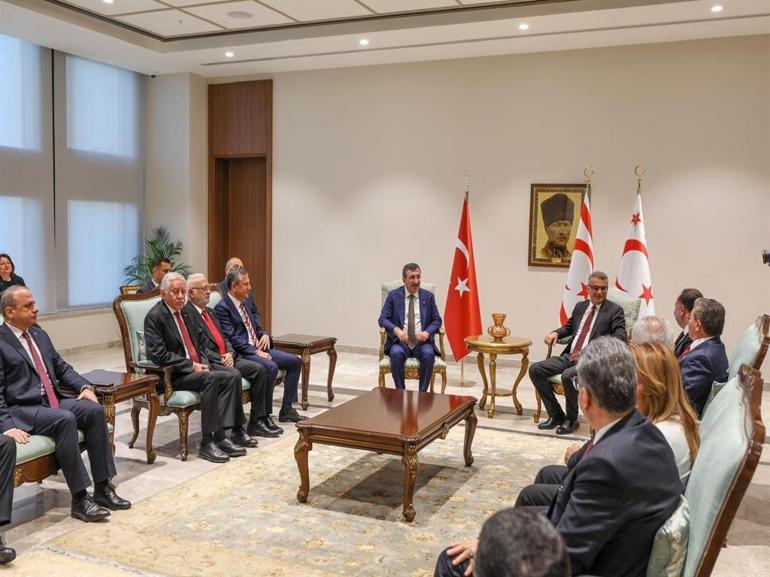 CHP Genel Başkanı Özel, KKTC'de düzenlenen törenlere katıldı