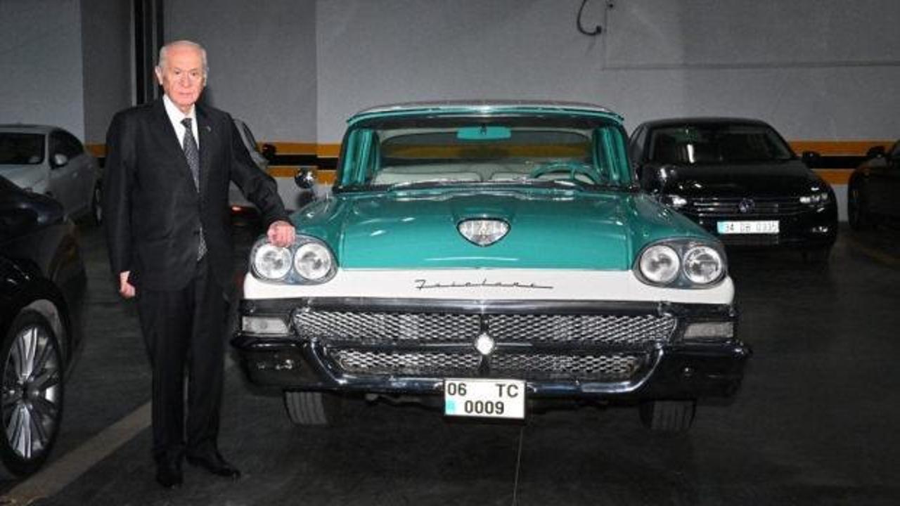 Bahçeli’den partisinin MYK üyesine klasik otomobil hediyesi