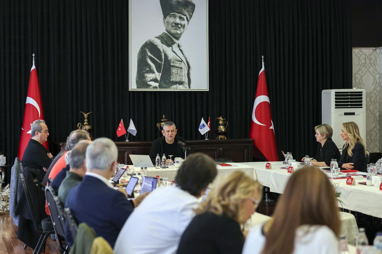 Özgür Özel, Cumhurbaşkanlığı Aday Ofisi toplantısına katıldı