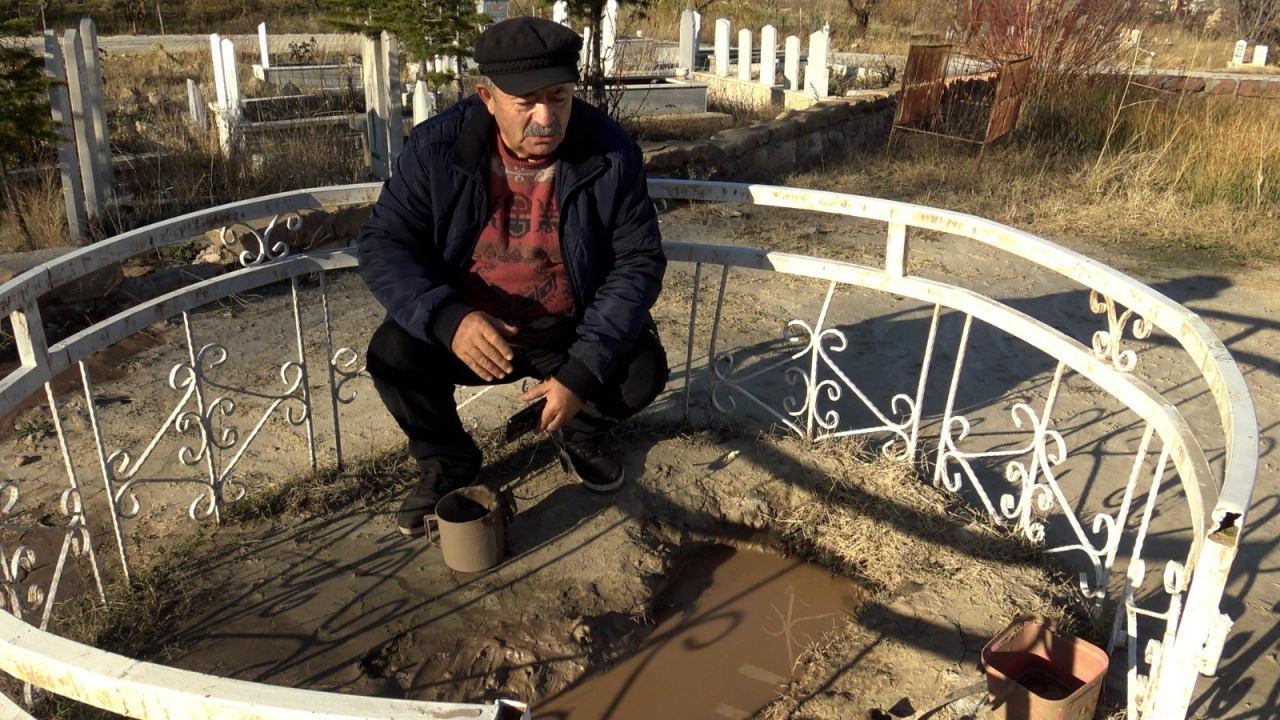 Mezarlıktan şifa çıkıyor! Avrupa'dan kalkıp Karaman'a geliyorlar