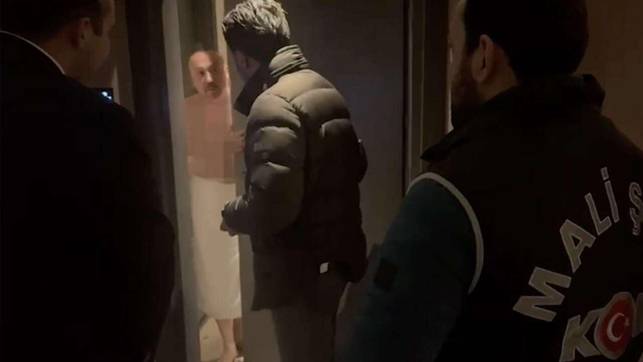 Otelde sevgilisiyle basılan Yalım’dan Özel’e tehdit: ‘Her şeyi anlatırım, istifa et’