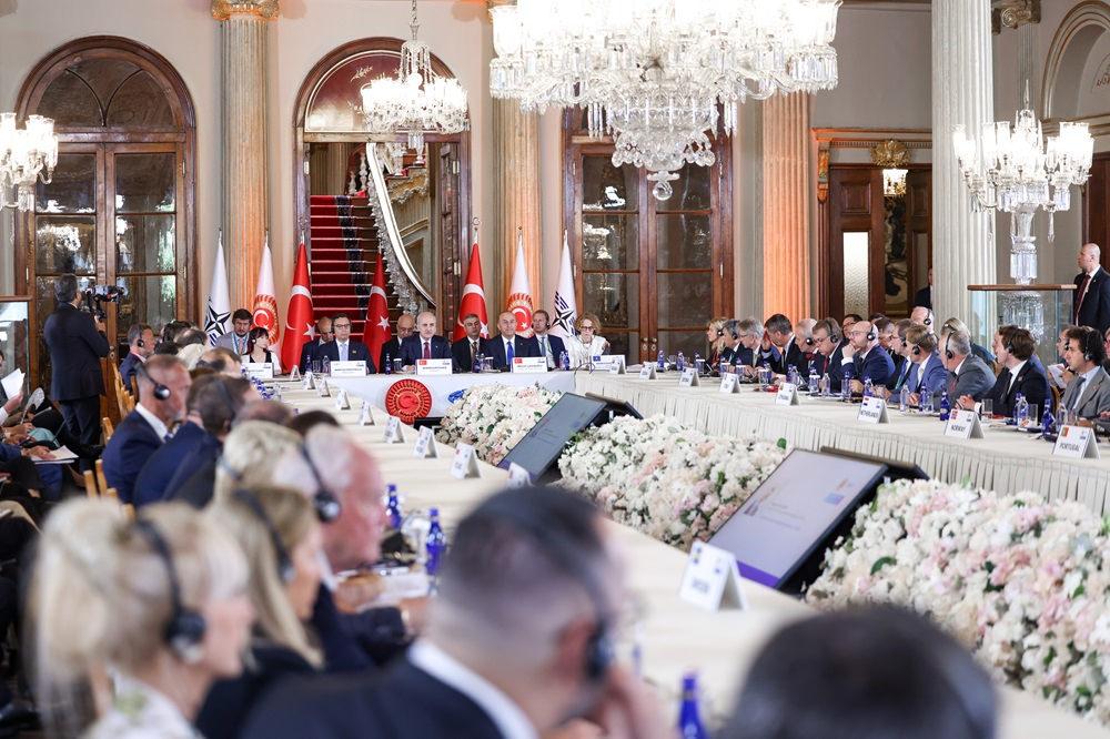 Meclis Başkanı Kurtulmuş'tan dünyaya barış çağrısı