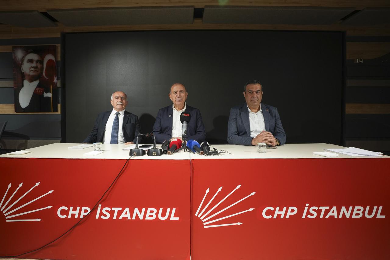 İstanbul'da partiye 200 kişi katıldı! Gürsel Tekin'den hodri meydan