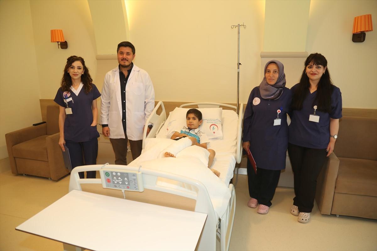 Ayağını kaybetmekten kurtulan Musa'nın hayali değişti: Doktor olacak