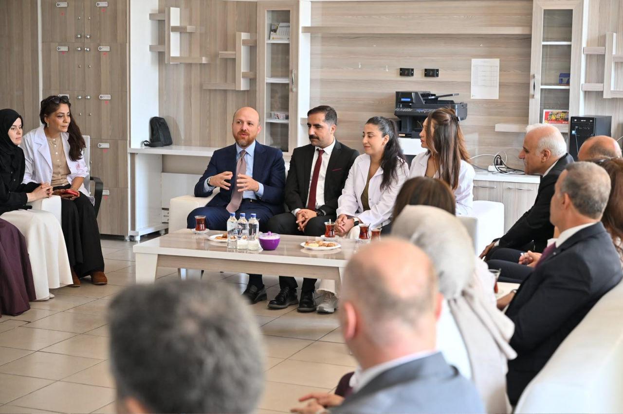 Bilal Erdoğan, Diyarbakır’da öğrenci ve öğretmenlerle buluştu! Gençlere net mesaj...