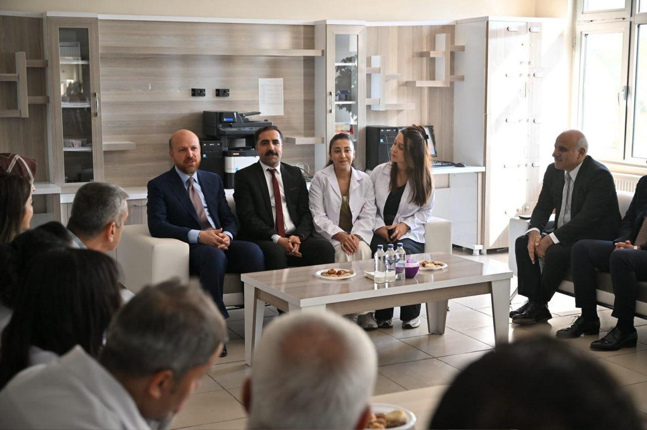 Bilal Erdoğan, Diyarbakır’da öğrenci ve öğretmenlerle buluştu! Gençlere net mesaj...