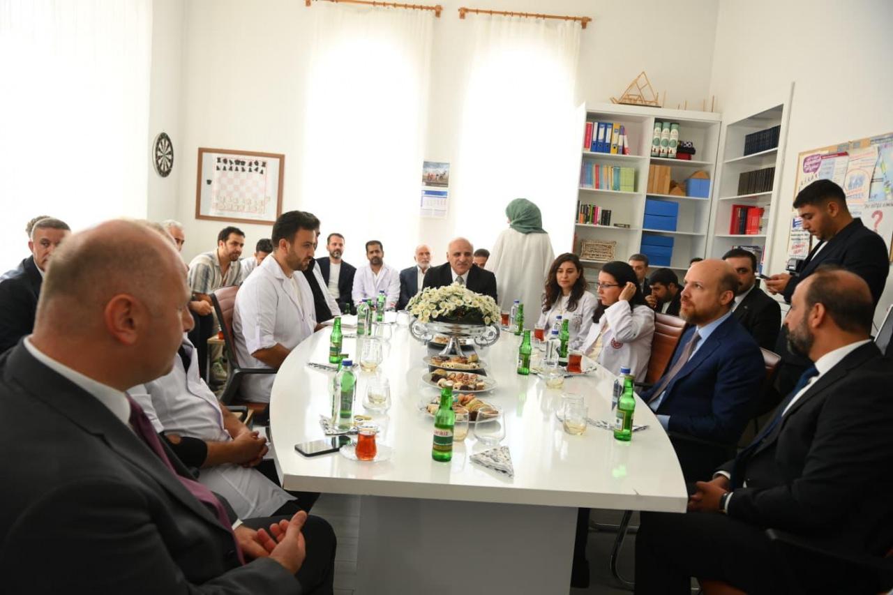 Bilal Erdoğan, Diyarbakır’da öğrenci ve öğretmenlerle buluştu! Gençlere net mesaj...