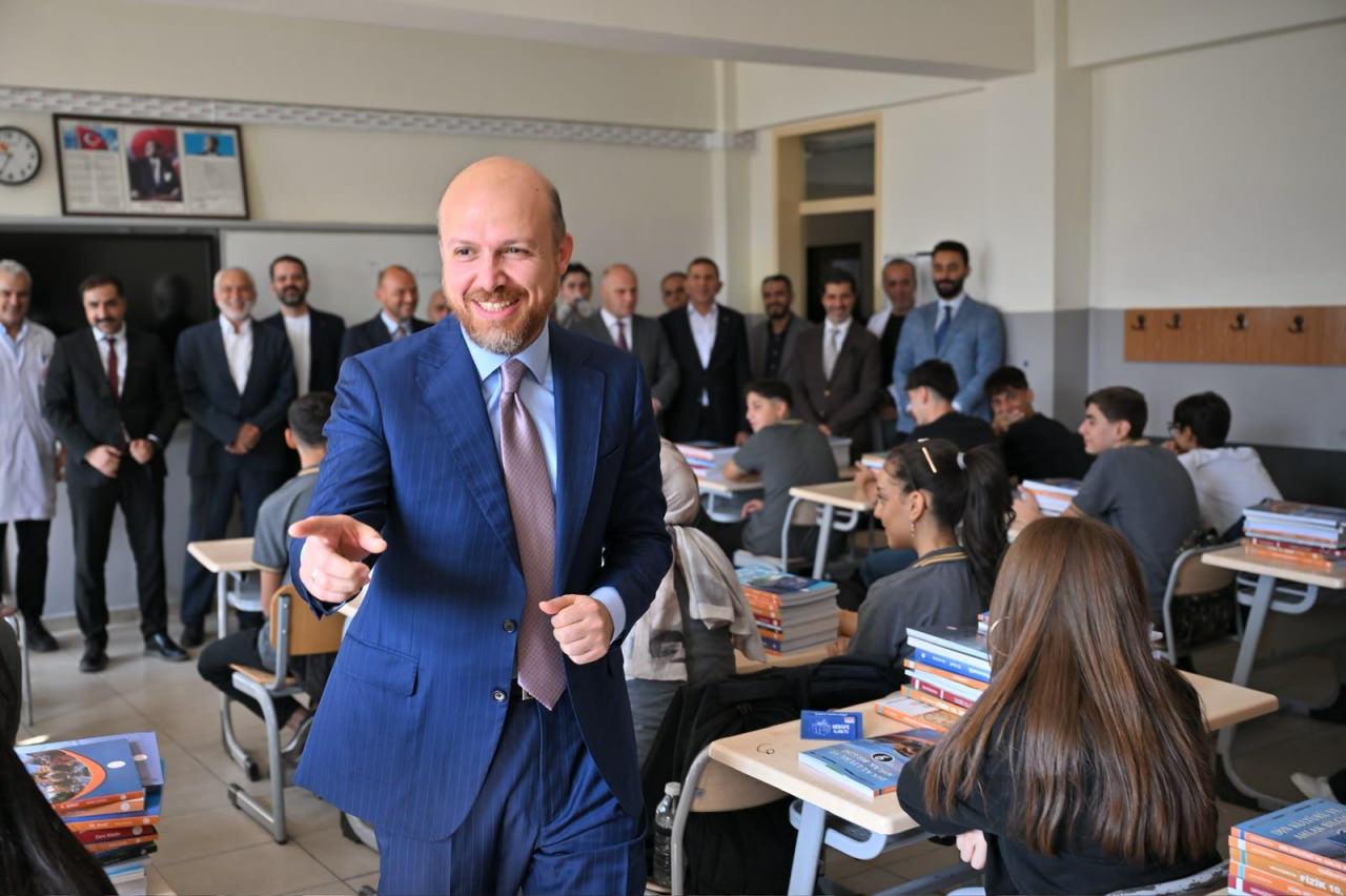 Bilal Erdoğan, Diyarbakır’da öğrenci ve öğretmenlerle buluştu! Gençlere net mesaj...