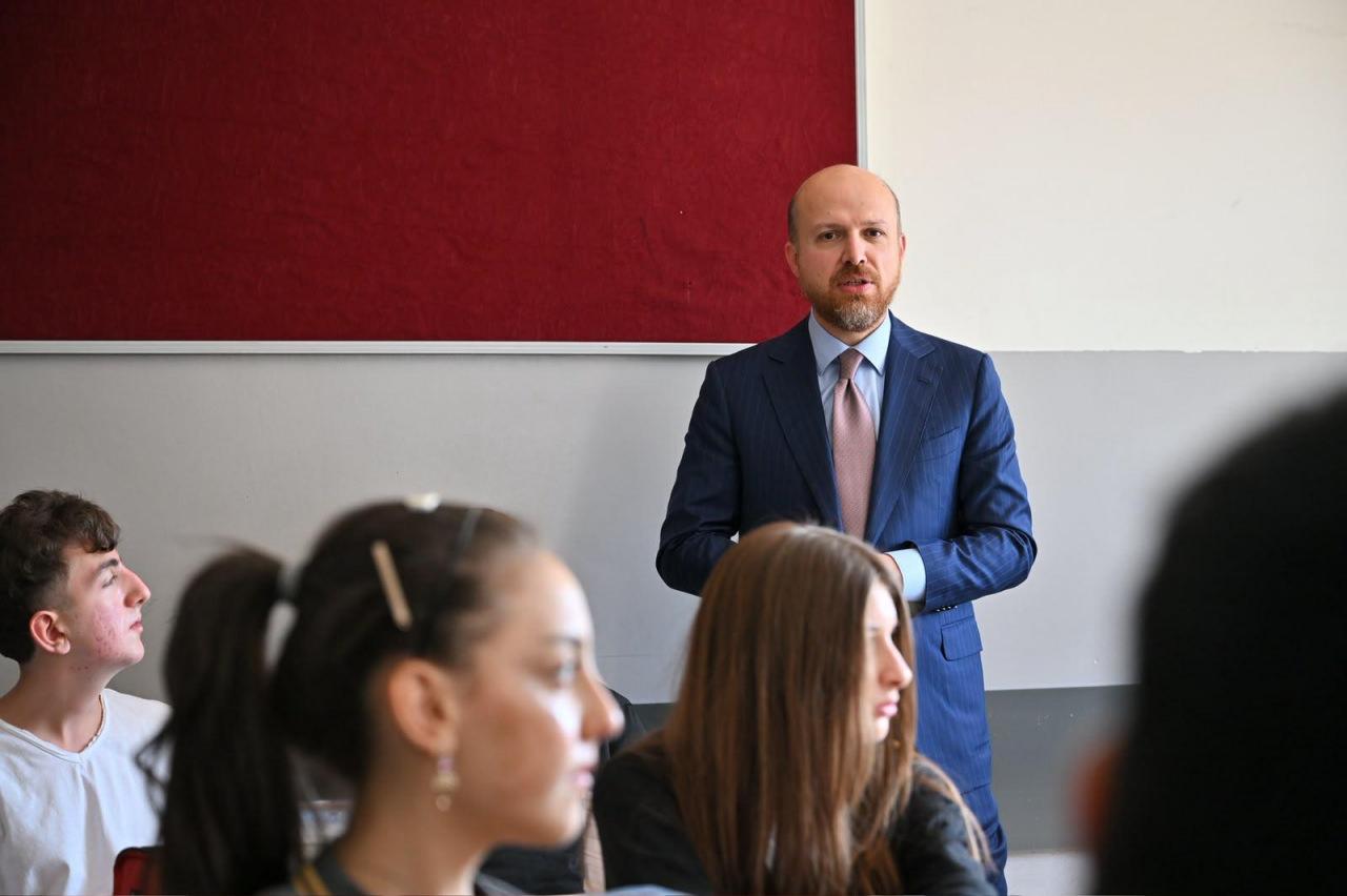 Bilal Erdoğan, Diyarbakır’da öğrenci ve öğretmenlerle buluştu! Gençlere net mesaj...
