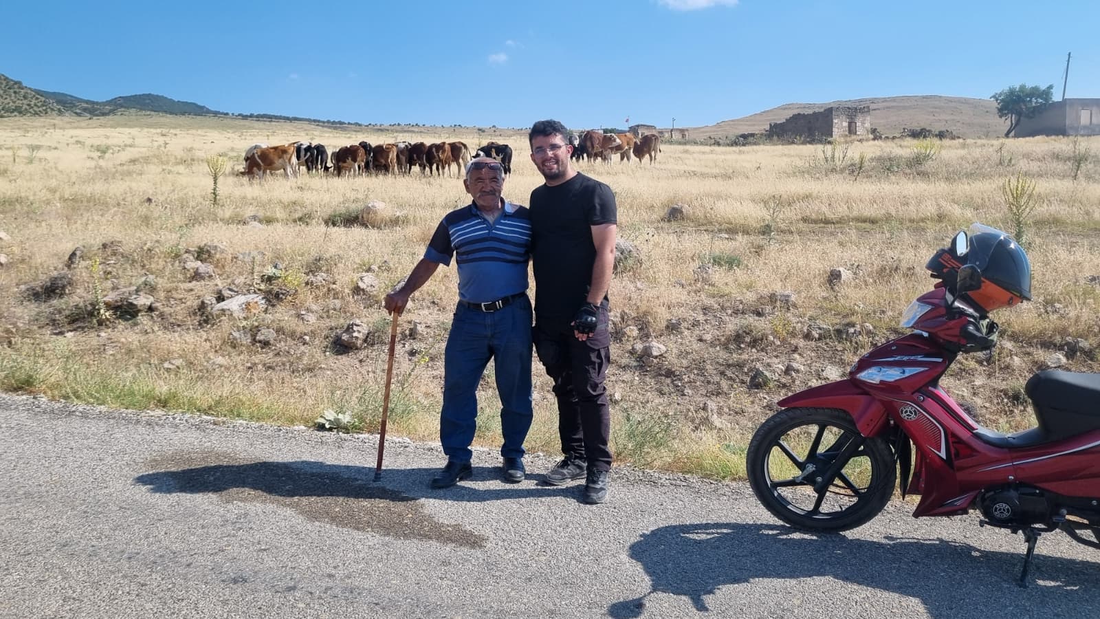 Gezgin Mustafa Satıcı’dan Aksaray’ın Terk Edilen Köyüne Dikkat Çeken Hikâye: 180 Hanelik Köyde 14 Yıldır Tek Başına Yaşıyor